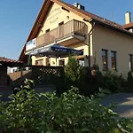 招待所 巴伐利亚庭院餐厅旅馆 Sezemice