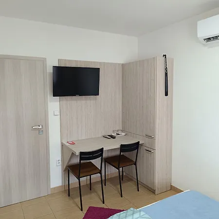 Restaurace - Bavorsky Dvur Pensión Sezemice