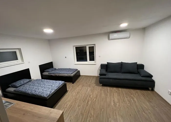 Restaurace - Bavorsky Dvur בית הארחה 3*