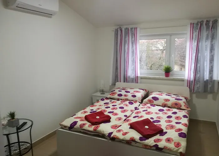 Restaurace - Bavorsky Dvur בית הארחה 3*